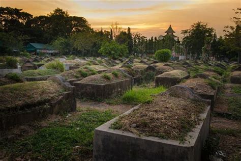 夢到去墓地